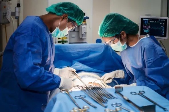 浙江90后小伙心梗不听医生劝拒绝手术,你如何看待此小伙的做法?