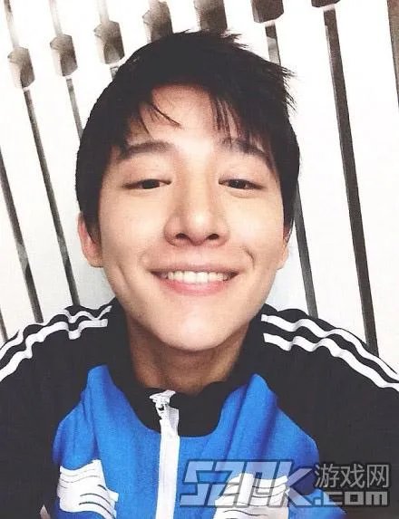 让我摸一摸你的美腿吧！神仙哥哥小灿绝美照片合辑