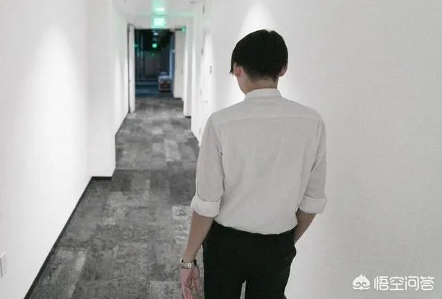 RNG完败给IG后，官方微博惨遭沦陷，网友直呼让风哥回归，对此你怎么看？