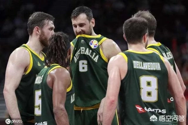 对阵西班牙,博古特抢篮板犯规,对裁判的吹罚不满,然后做出数钱的手势!如何评价?