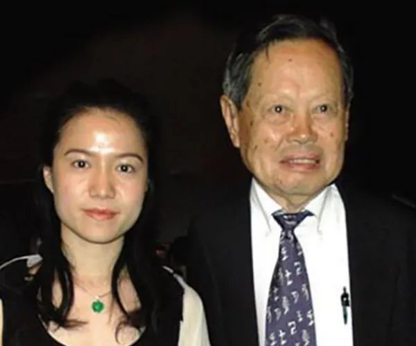 杨振宁允许妻子改嫁，遗产分配让人意外，翁帆为何伤心不已呢？