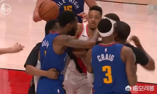 掘金开拓者G6发生冲突，库里父母亲眼目睹小儿子冲突中被人怒怼，当时发生了什么？