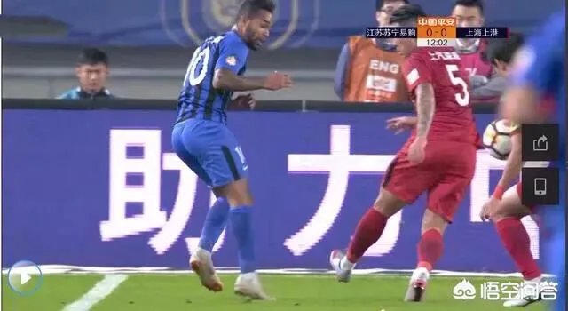 中超第26轮上港客场对苏宁,王燊超第12分钟禁区里手球,主裁为何不判点球?