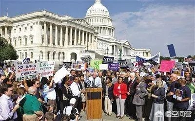 特朗普签署行政令，美国联邦政府12月24日关门，会对美国社会造成多大的影响？