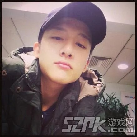 让我摸一摸你的美腿吧！神仙哥哥小灿绝美照片合辑