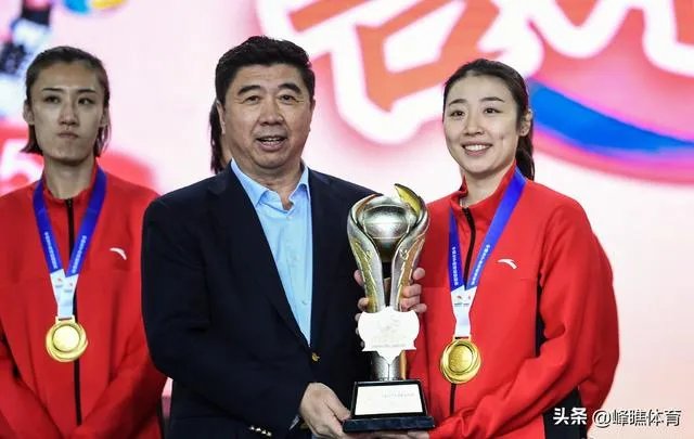 李盈莹打遍天下无敌手,冠军底蕴深厚,为什么还到处招兵买马呢?