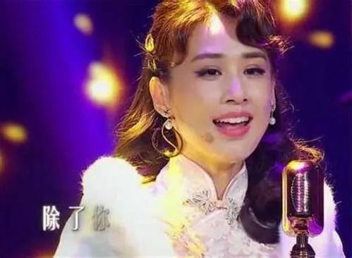 在《演员的诞生》中，为何黄圣依演技遭吐槽？