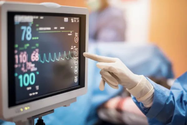 浙江90后小伙心梗不听医生劝拒绝手术,你如何看待此小伙的做法?