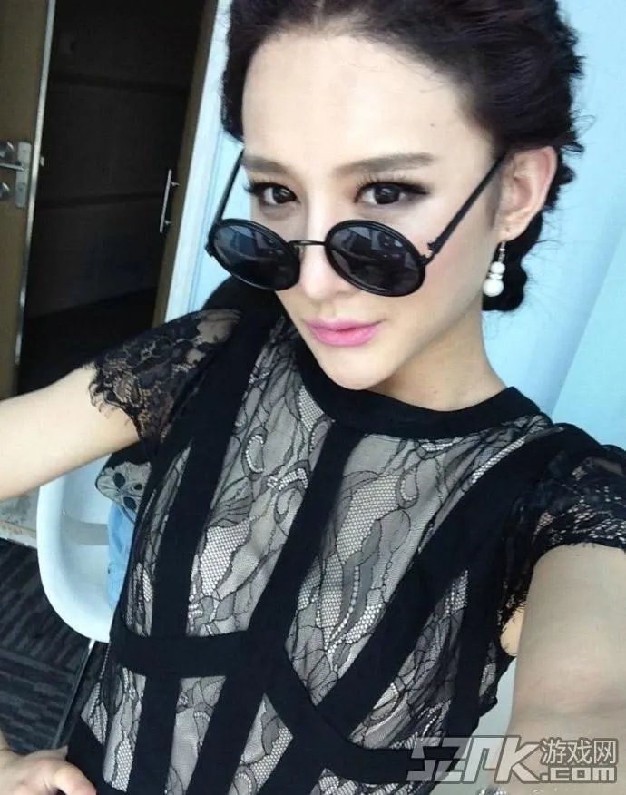 让我摸一摸你的美腿吧！神仙哥哥小灿绝美照片合辑