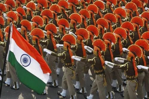 印度不是很落后吗?为什么还有钱去采购大量武器?