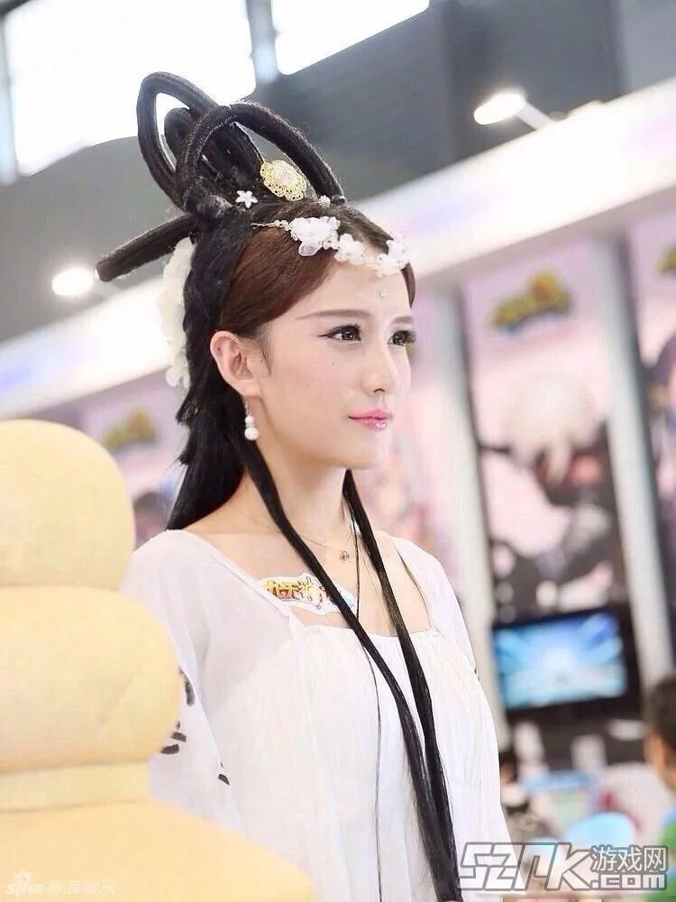 让我摸一摸你的美腿吧！神仙哥哥小灿绝美照片合辑