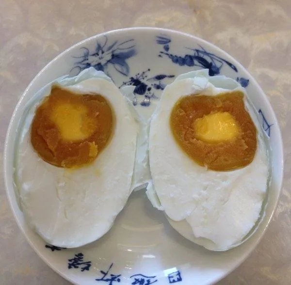 张家港一加工场疑用工业盐腌制咸鸭蛋,人吃了有何危害