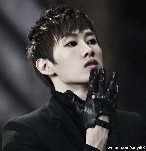 李赫宰讽刺金在中是怎么回事 李赫宰女友是李贤智么