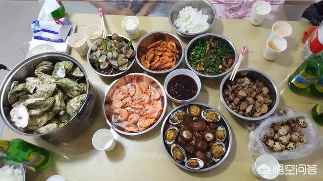 你第一次上灶做饭，给多少人做？做了几道菜，客人是否满意？