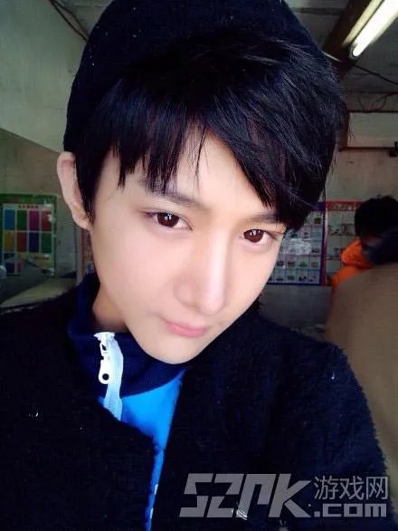 让我摸一摸你的美腿吧！神仙哥哥小灿绝美照片合辑