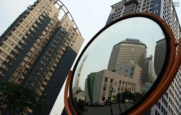 北京恐慌抢房 市民擦亮眼睛表示不相信