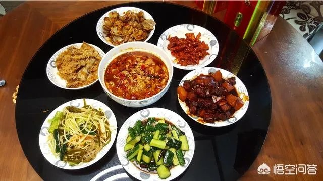 你第一次上灶做饭，给多少人做？做了几道菜，客人是否满意？