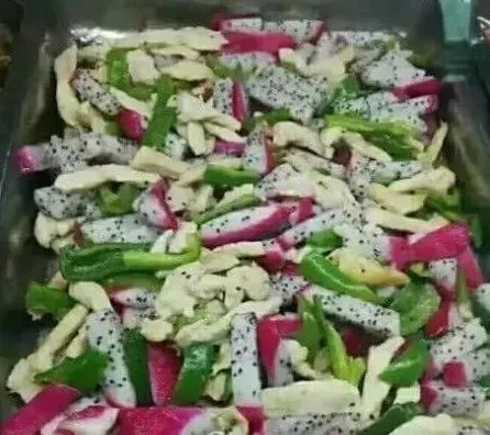 芜湖一高校食堂做黑暗料理西红柿炒月饼，你还见过哪些黑暗料理？