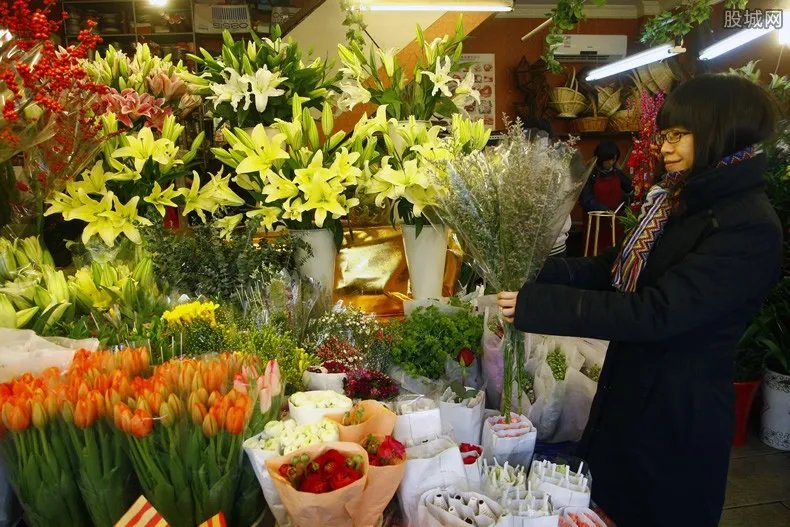 24小时自助花店两年没丢一盆花 扫码可自助购买