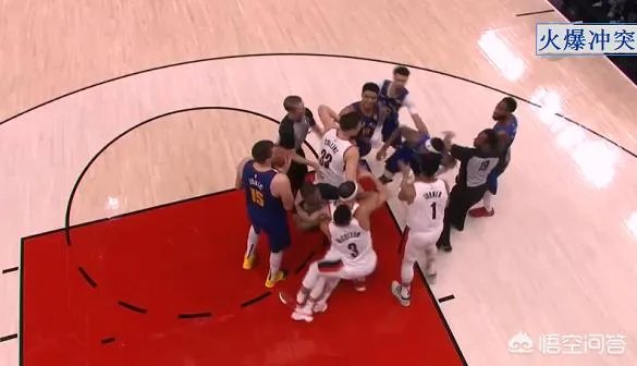 掘金开拓者G6发生冲突，库里父母亲眼目睹小儿子冲突中被人怒怼，当时发生了什么？