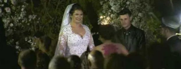 新娘乘坐的直升机在结婚现场坠毁为何婚礼还继续？