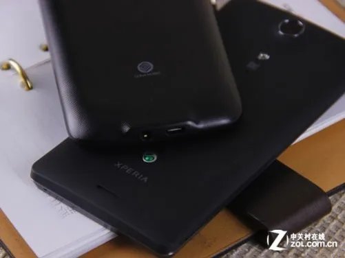 本土化服务比拼 酷派8950对比索尼LT29i