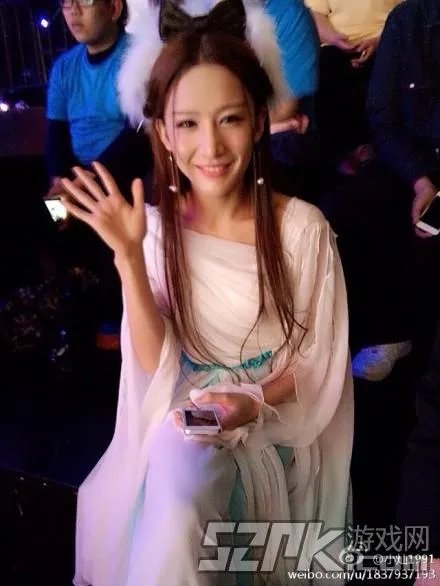 让我摸一摸你的美腿吧！神仙哥哥小灿绝美照片合辑