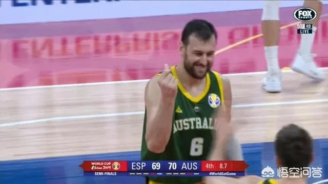 对阵西班牙,博古特抢篮板犯规,对裁判的吹罚不满,然后做出数钱的手势!如何评价?