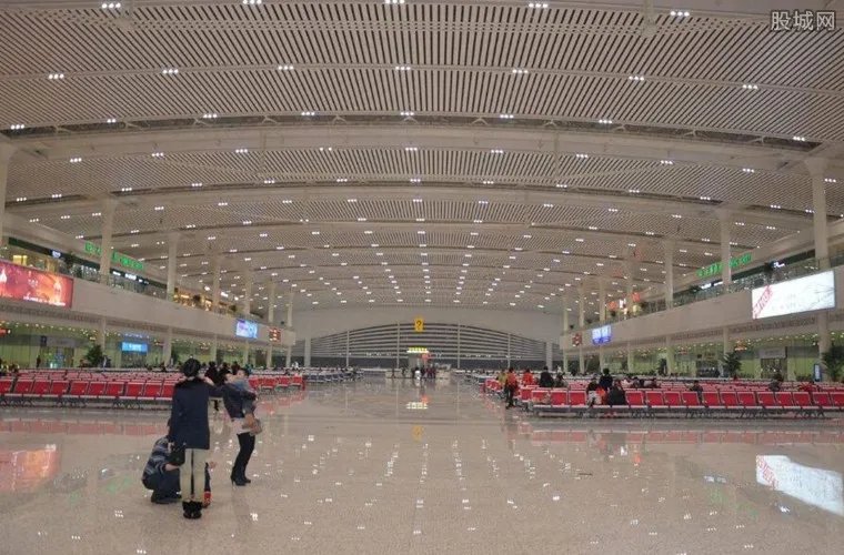 大连现豪华候车室 全部换成按摩椅扫二维码即可付费