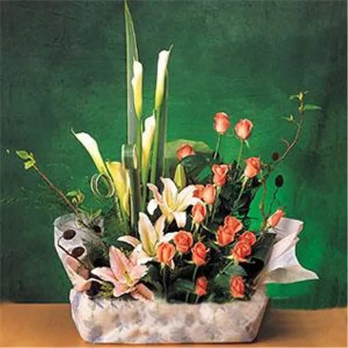 婚礼花篮用什么花好  婚礼花篮多少钱一对