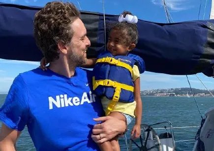 科比妻女与加索尔夫妇一同出游是怎么回事？