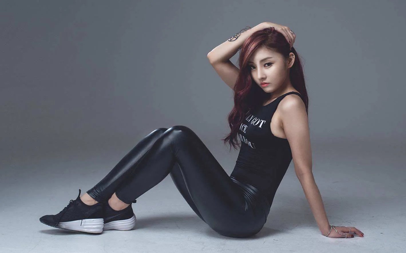 李赫宰讽刺金在中是怎么回事 李赫宰女友是李贤智么