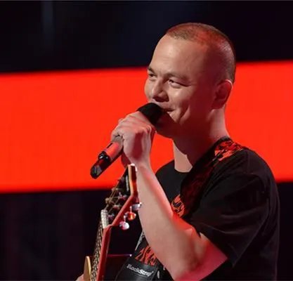 听中国好声音帕尔哈提《你怎么舍得我难过》 唱哭现场导师