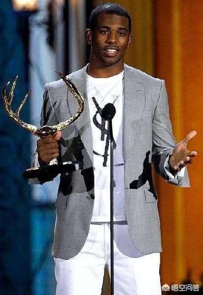 火箭主场大胜掘金，哈登得到32+14，火箭距离西部第一还有多远？