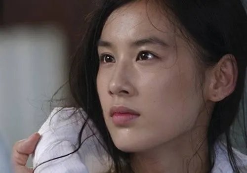 在《演员的诞生》中，为何黄圣依演技遭吐槽？