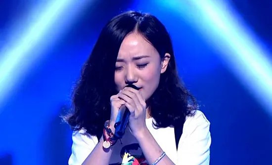 玫瑰玫瑰张婧懿动情翻唱 又一首民谣届不为人知的好歌火了