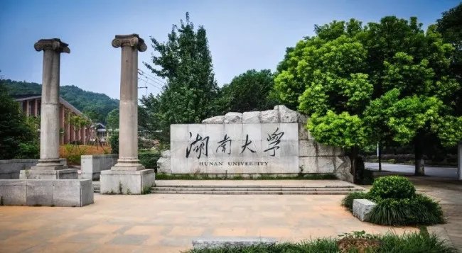 湖南大学为何会派升降梯为学生搬寝室？