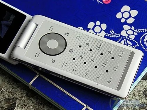 2.8吋屏+光学触摸旋转导航 康佳K17评测