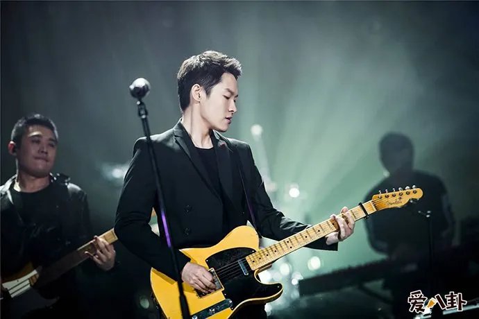 梁博家庭背景很有钱吗 父母是做什么 为什么不红呢