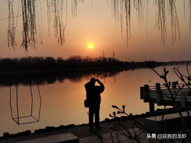 因为这次新冠疫情，中国4月4日举行哀悼活动有什么积极的意义？