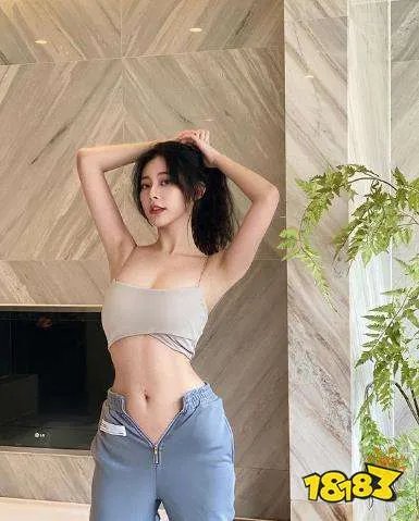 “现实版的奶茶西施”长相甜美，身材有料