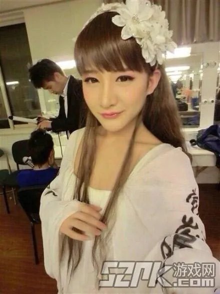 让我摸一摸你的美腿吧！神仙哥哥小灿绝美照片合辑