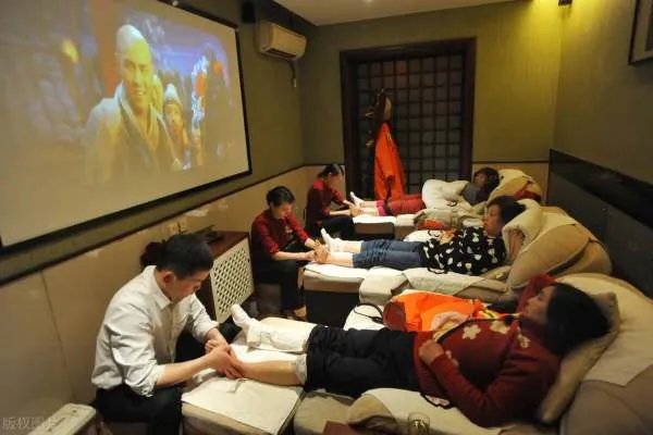 杭州17岁小伙足浴店消费3万元，为什么这家足浴店的消费这么高？