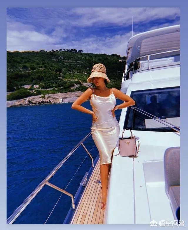 C罗女友乔治娜晒游艇度假照,还晒出大颗钻戒,两人婚期将至吗?