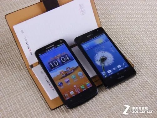 本土化服务比拼 酷派8950对比索尼LT29i