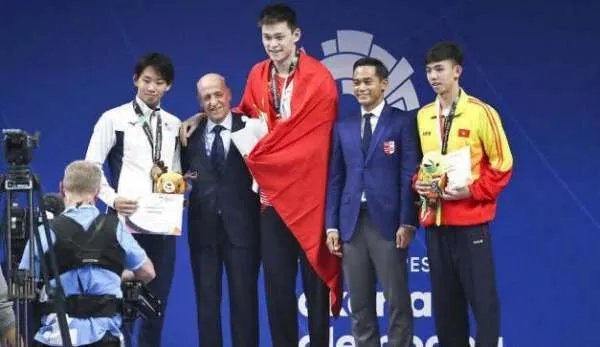 男子400米自由泳世界纪录保持者是孙杨吗