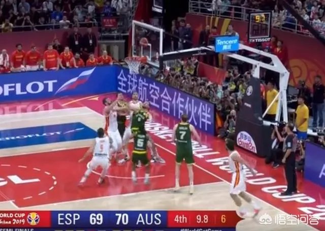 对阵西班牙,博古特抢篮板犯规,对裁判的吹罚不满,然后做出数钱的手势!如何评价?