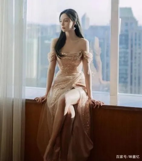 沈梦辰也有尤物身材，粉色亮片礼服温柔高级，有多撩人？