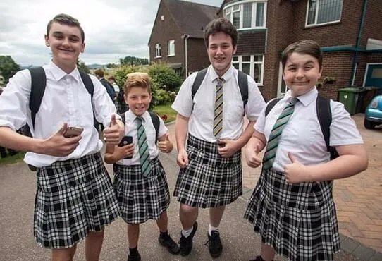 英男生穿裙子上学是怎么回事?