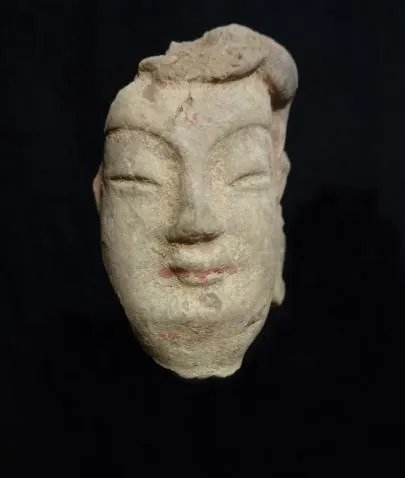 西咸新区基建工地内发现了65件彩绘泥塑佛像头了吗？